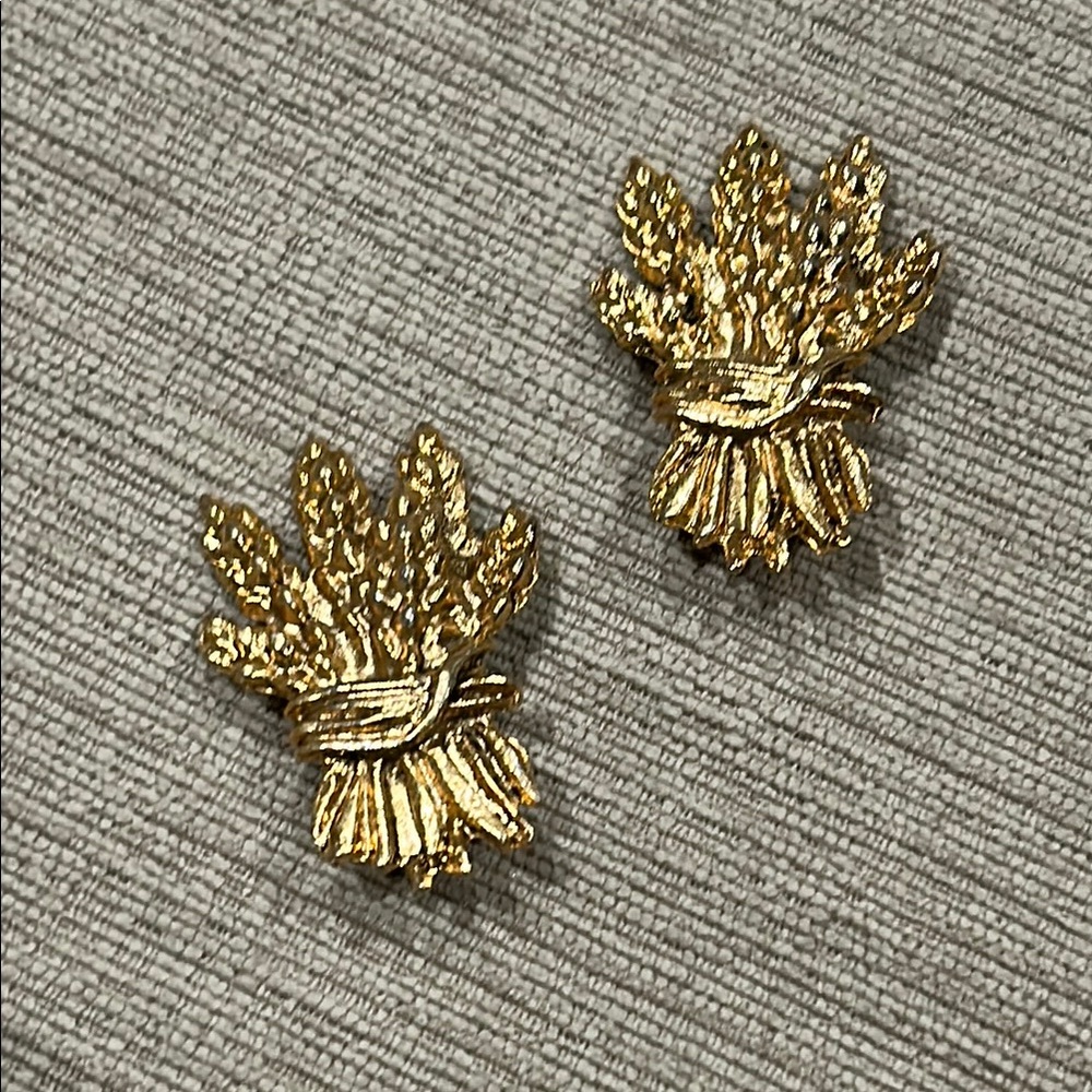 Vintage Gold tone Wheat Sheaf clip on Earrings